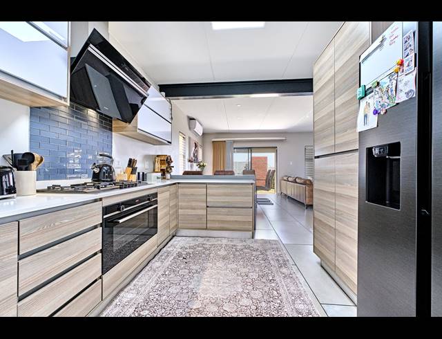 3 BEDROOM DUPLEX FOR SALE IN CROWTHORNE AH